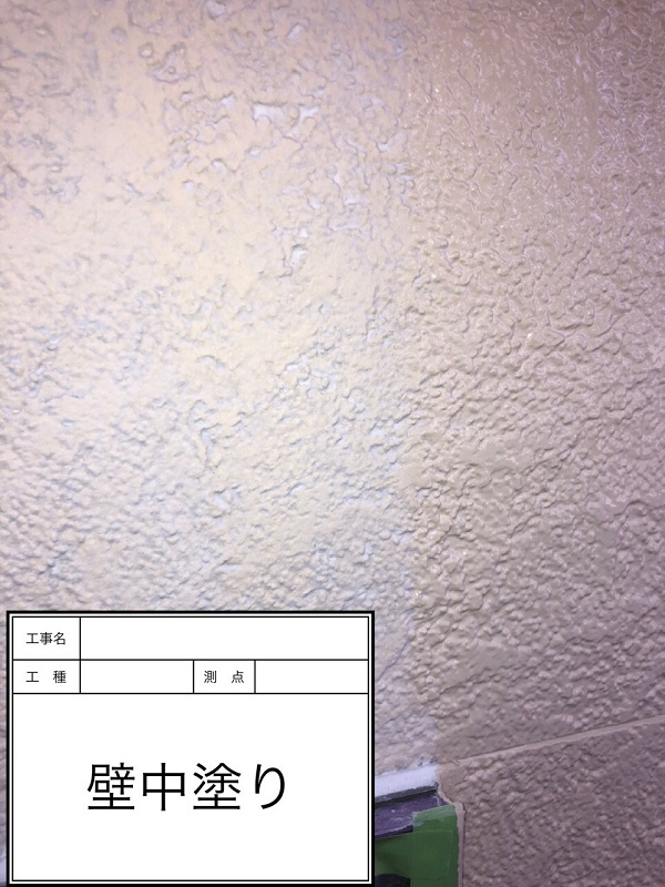 埼玉県吉川市・M様邸｜外壁塗装・屋根塗装｜無機塗料で中塗りをしました (2)