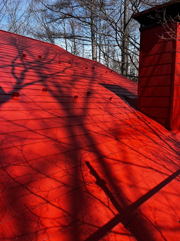神奈川県横浜市西区　別荘　屋根塗装・外壁塗装　屋根の上塗り (2)