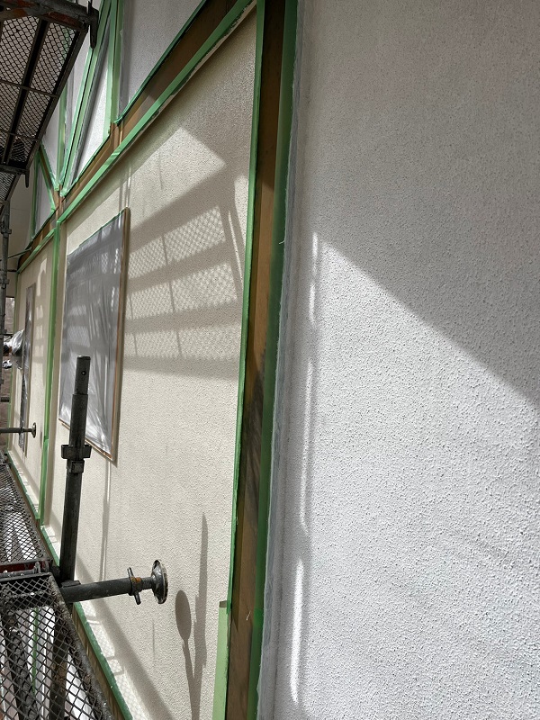 群馬県吾妻郡長野原町北軽井沢　外壁塗装　外壁の中塗りをしました！2