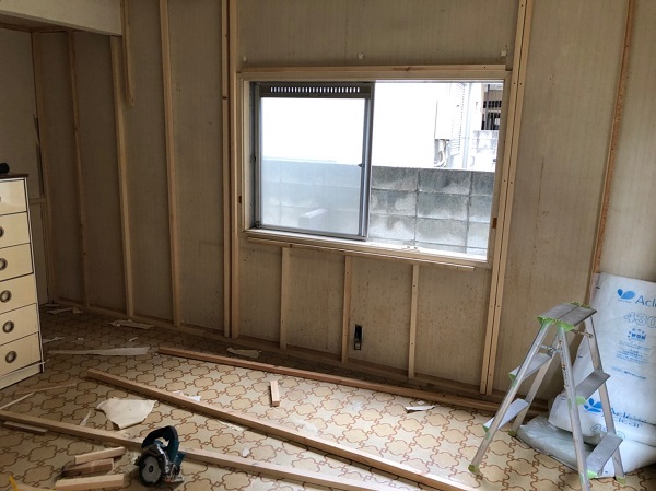 埼玉県越谷市・内装工事　壁、天井、床のリフォームをご依頼いただきました！
