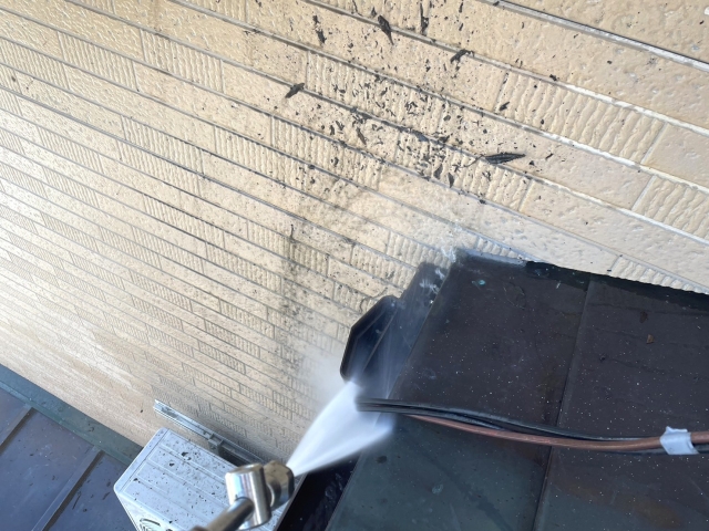 屋根塗装で高圧洗浄が必要なのはなぜ？注意しておきたいポイントとは (1)