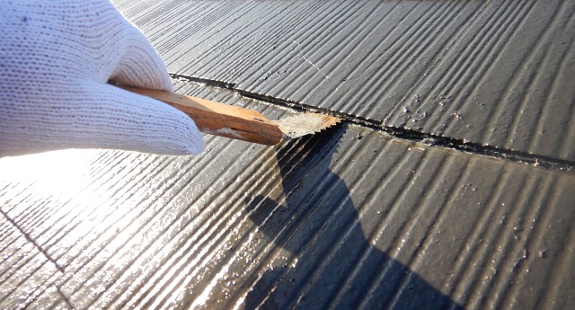 化粧スレートの屋根塗装における縁切り・タスペーサーとは？ (4)